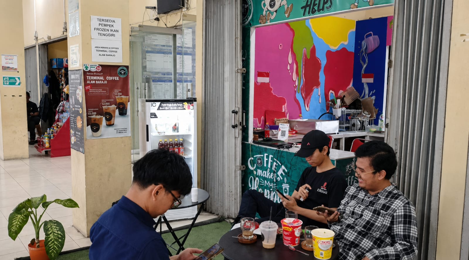 Suasana hangout dan nongkrong di cafe Terminal Coffee Alam Barajo, Simpang Rimbo Jambi